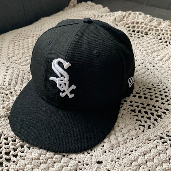New Era Other - NEW ERA BLACK SOX Cap/Hat Size 6 5/8